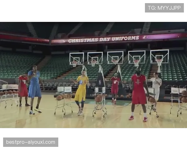 范迪克的家别墅里竟然藏着篮球架，这防守巨星还玩跨界？