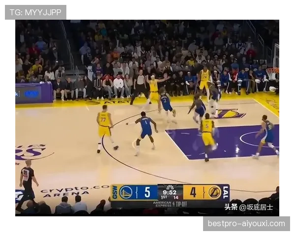 威廉姆斯为东契奇挡拆制造空位提升三分威胁