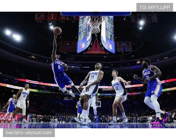 怀特在挡拆进攻中拉开空间提升球队关键时刻得分效率