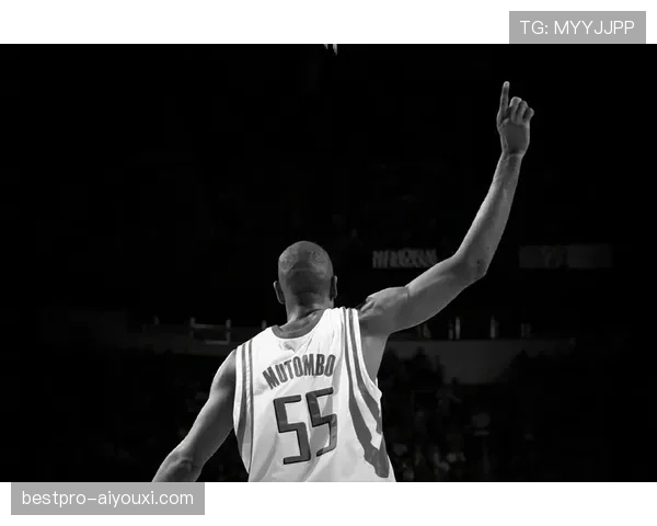 穆托姆博防守篮板制造优势 助球队提升内线稳固性