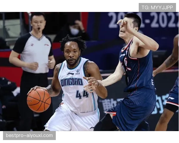 艾弗森突破拉开外围防线 提升关键时刻得分稳定性